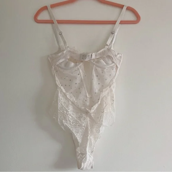 Victoria’s Secret Very Sexy embellished white lace teddy rhinestones — Small